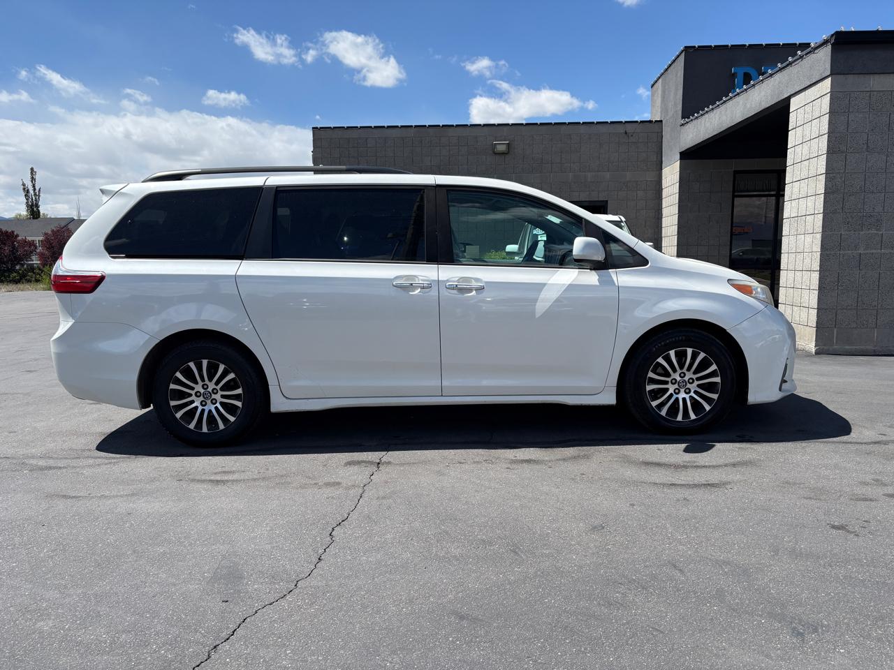 Toyota Sienna XLE Premium FWD 8-Passenger (Natl) 2020