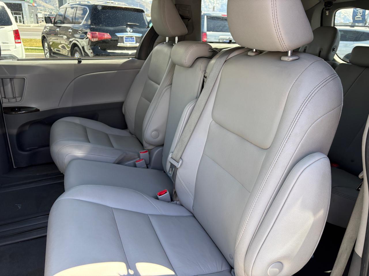 Toyota Sienna XLE Premium FWD 8-Passenger (Natl) 2020