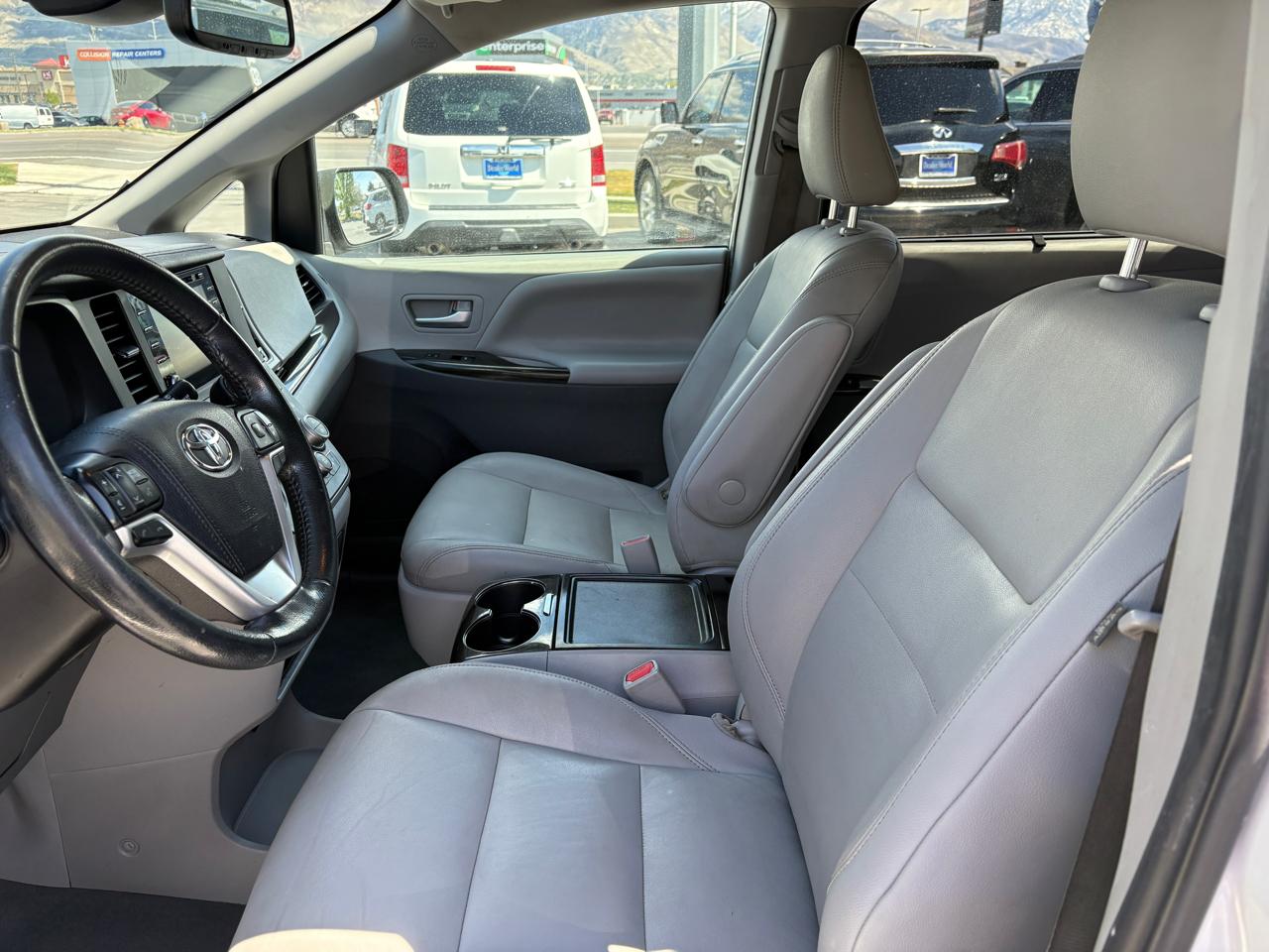Toyota Sienna XLE Premium FWD 8-Passenger (Natl) 2020