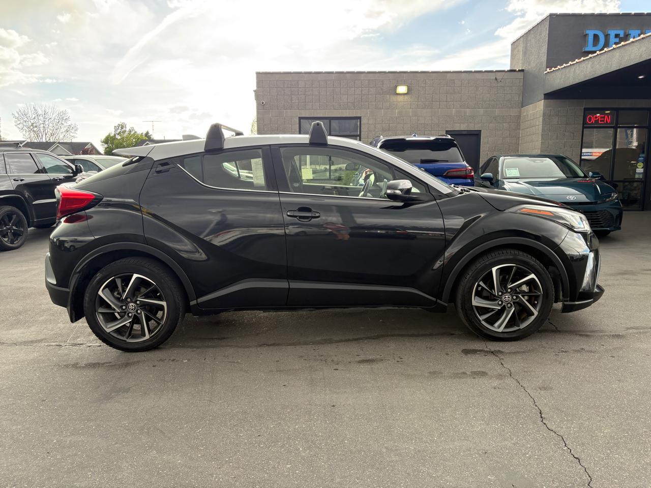 Toyota C-HR Nightshade FWD (Natl) 2021