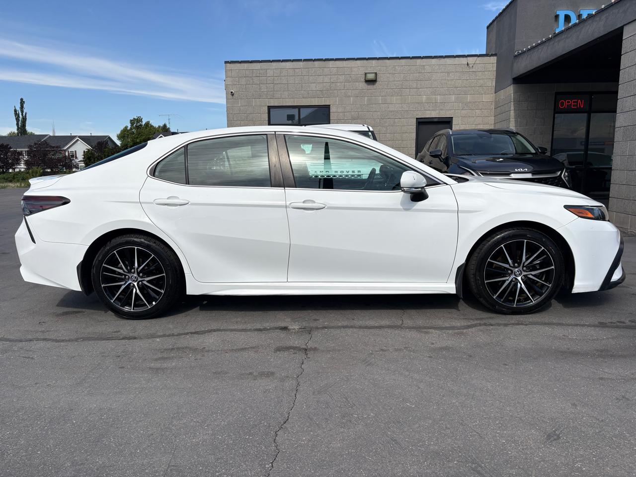Toyota Camry SE Auto AWD (Natl) 2022
