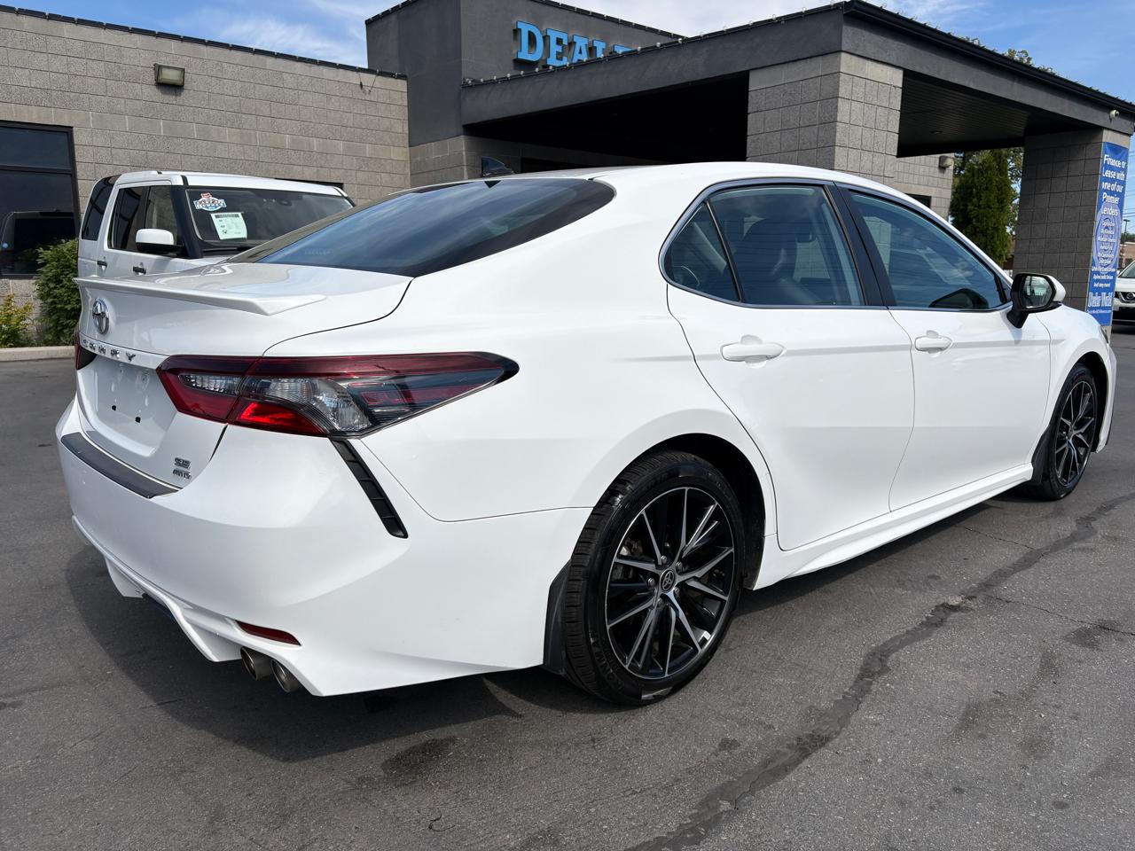 Toyota Camry SE Auto AWD (Natl) 2022
