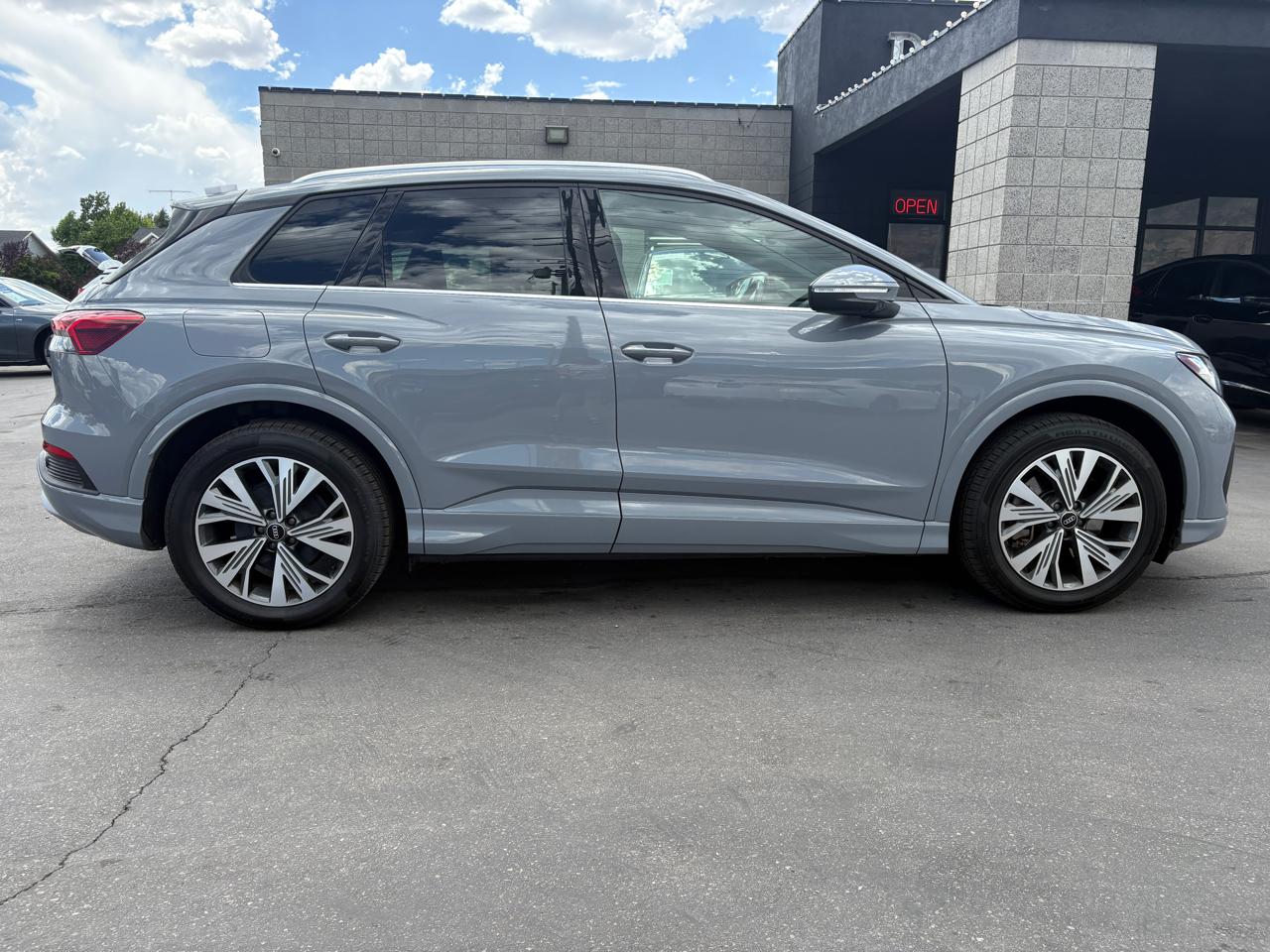 Audi Q4 e-tron  2024