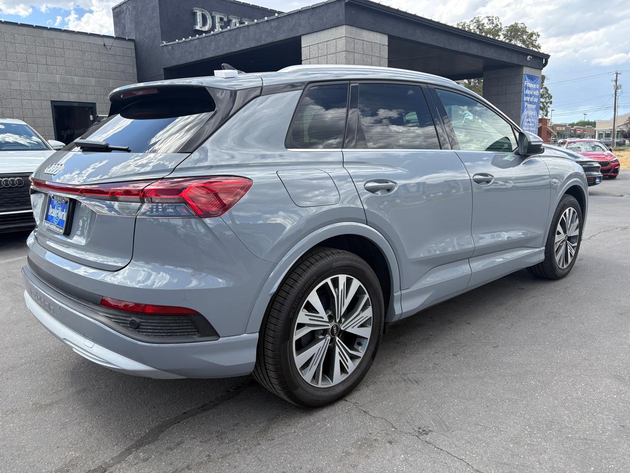 Audi Q4 e-tron  2024