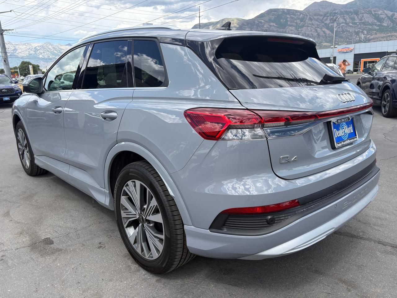 Audi Q4 e-tron  2024
