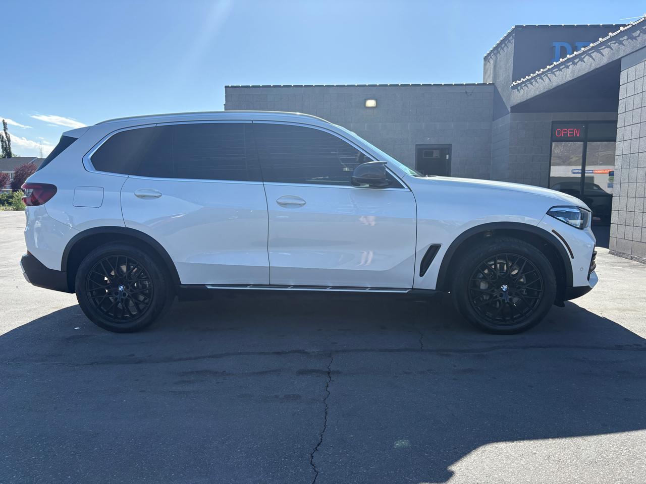 BMW X5 xDrive40i Sports Activity Vehicle 2023