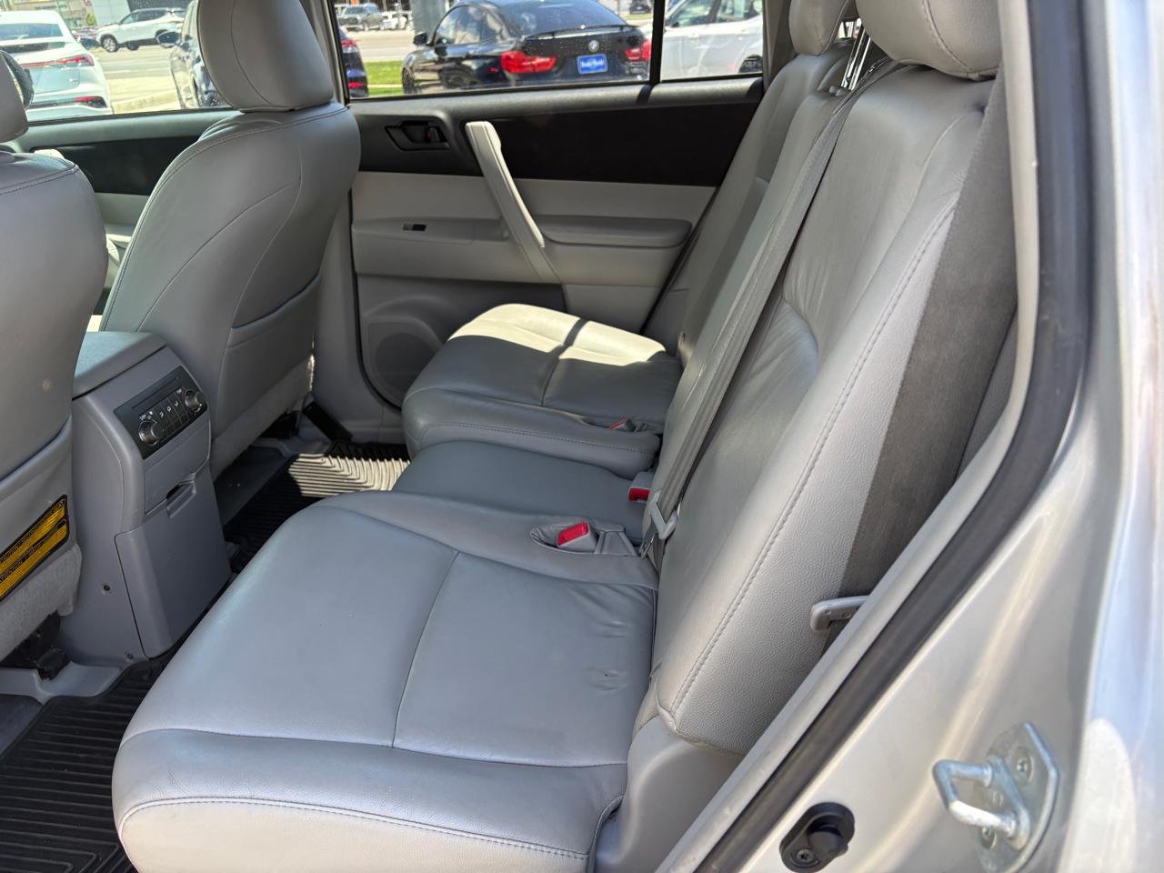 Toyota Highlander FWD 4dr Base (Natl) 2008