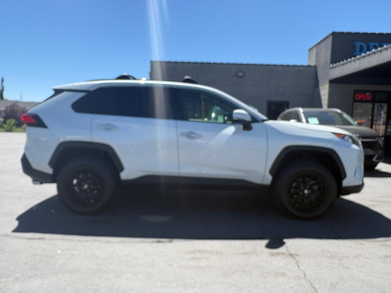Toyota RAV4 Limited AWD (Natl) 2021