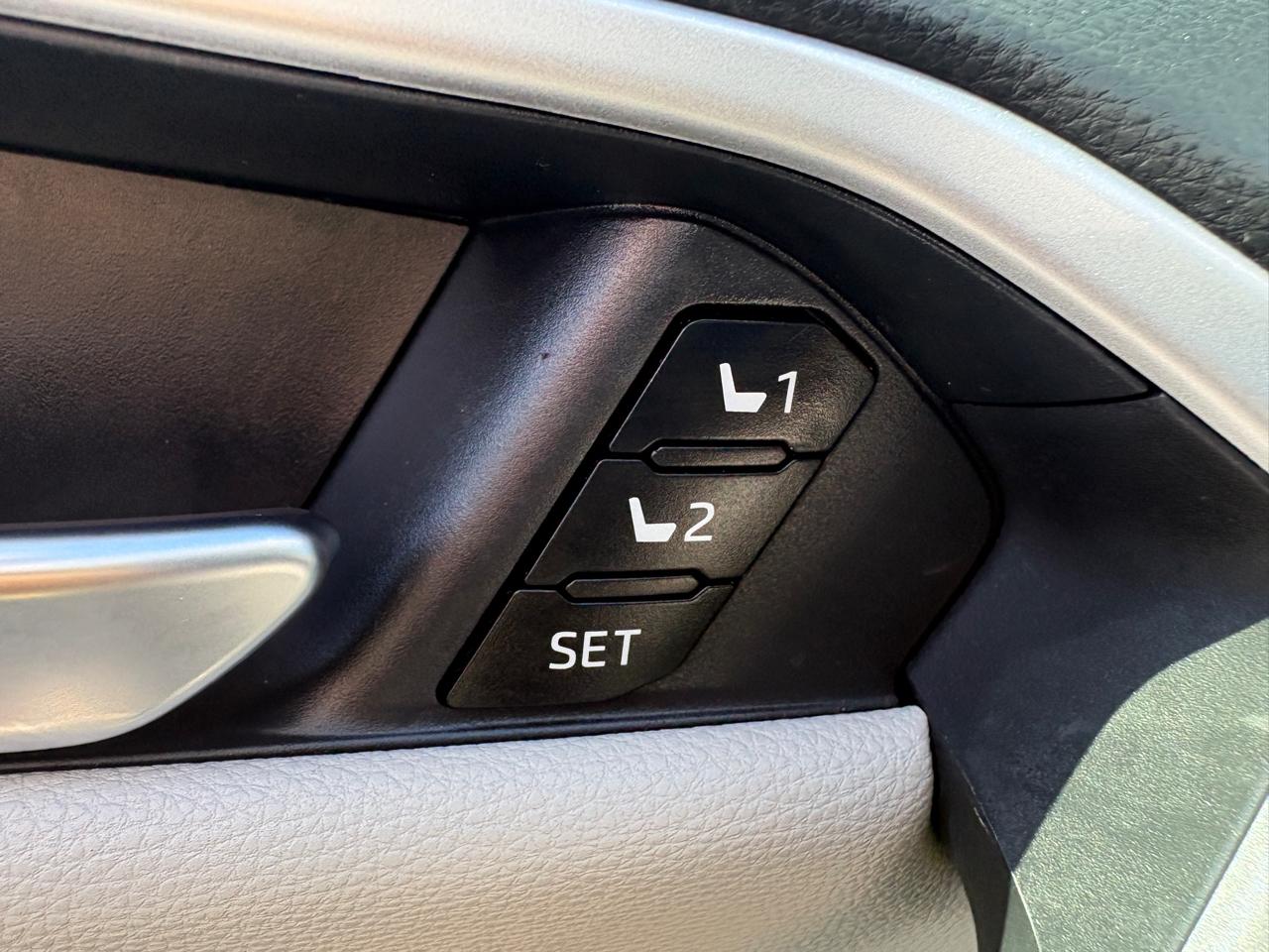 Toyota RAV4 Limited AWD (Natl) 2021