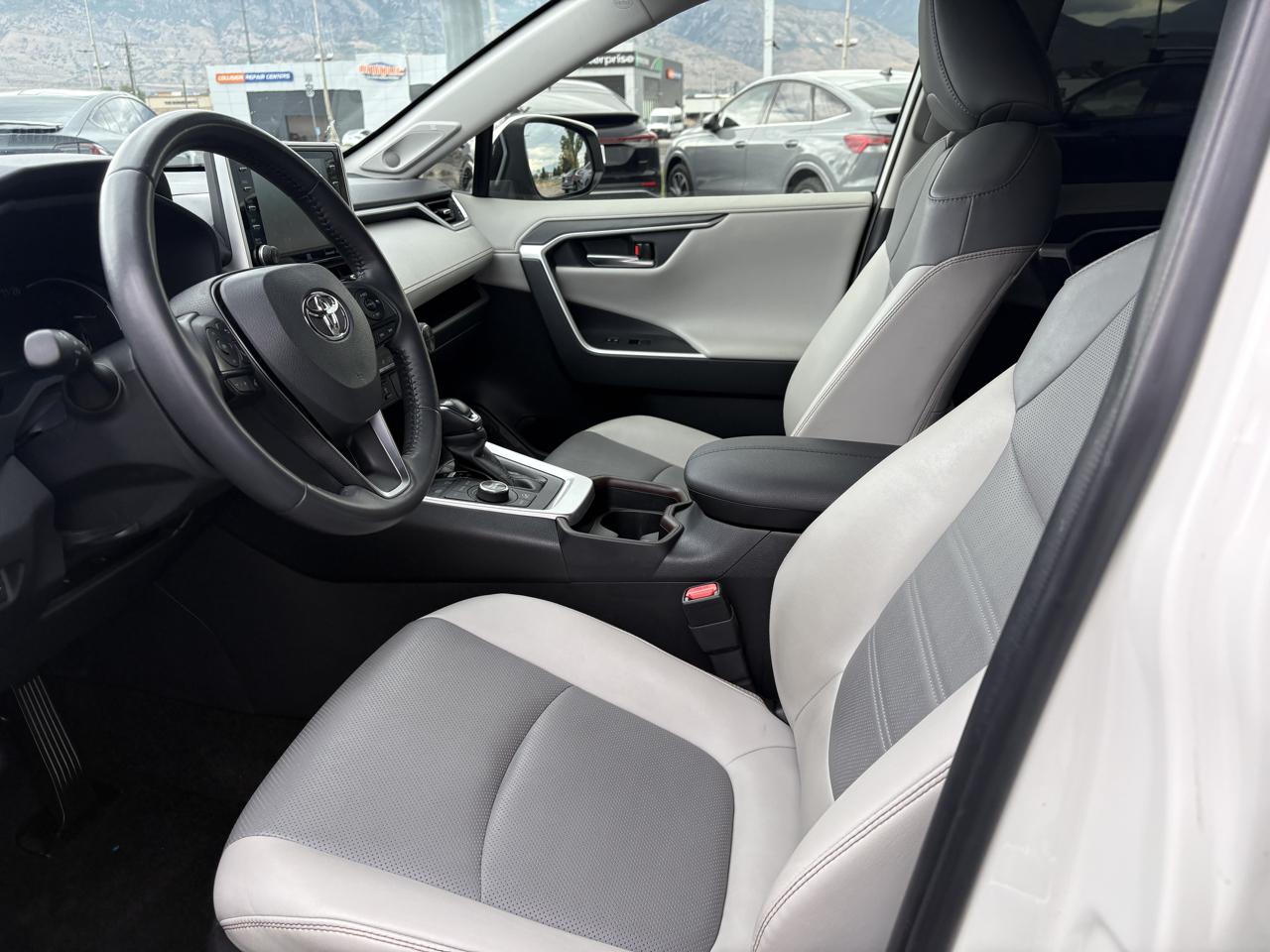 Toyota RAV4 Limited AWD (Natl) 2021