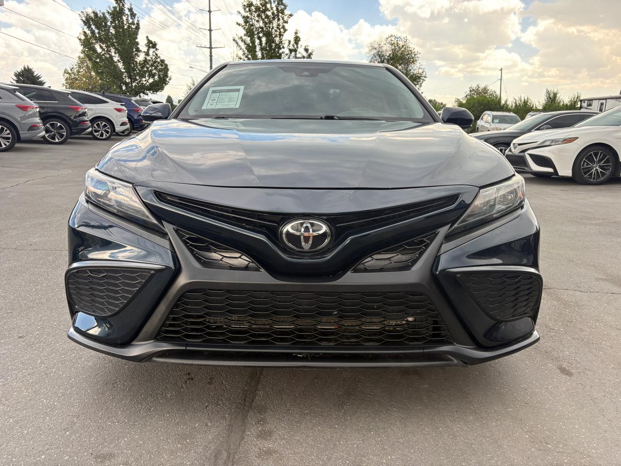 Toyota Camry SE Auto (Natl) 2021