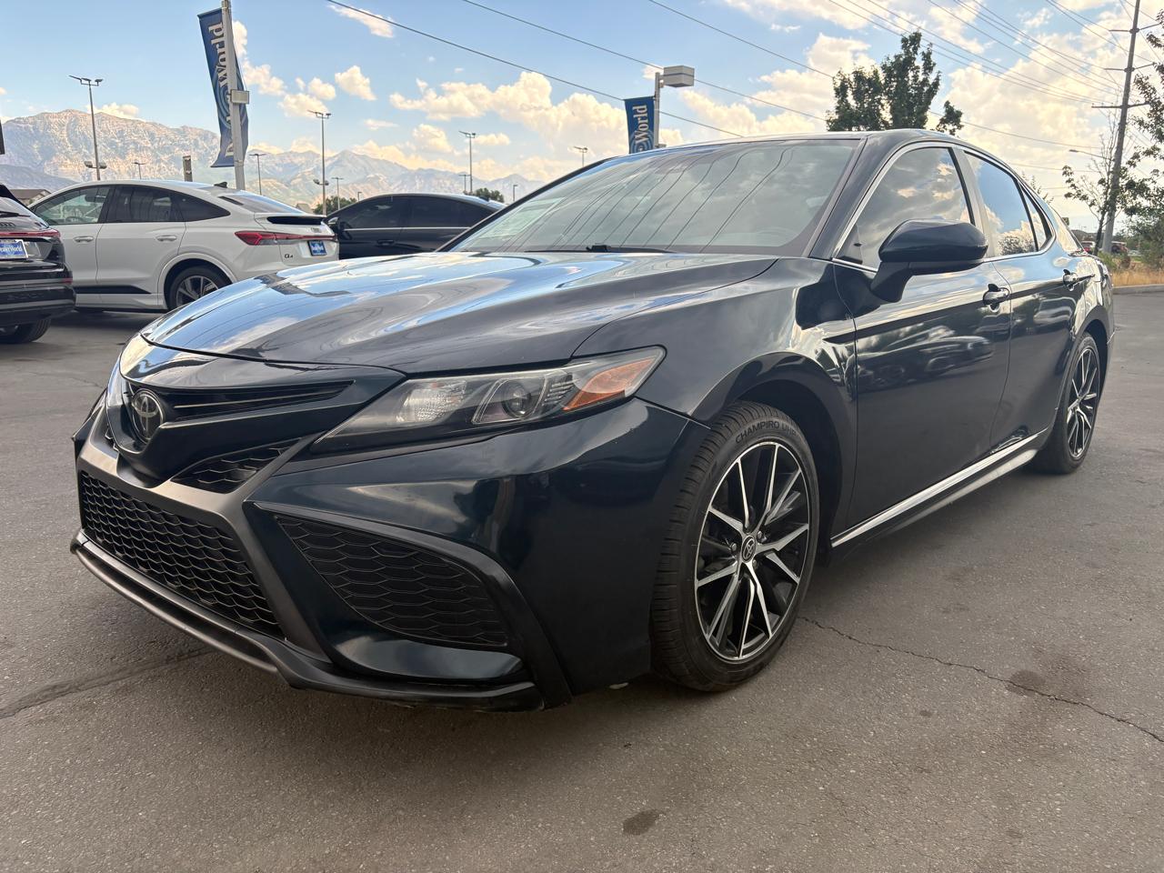 Toyota Camry SE Auto (Natl) 2021