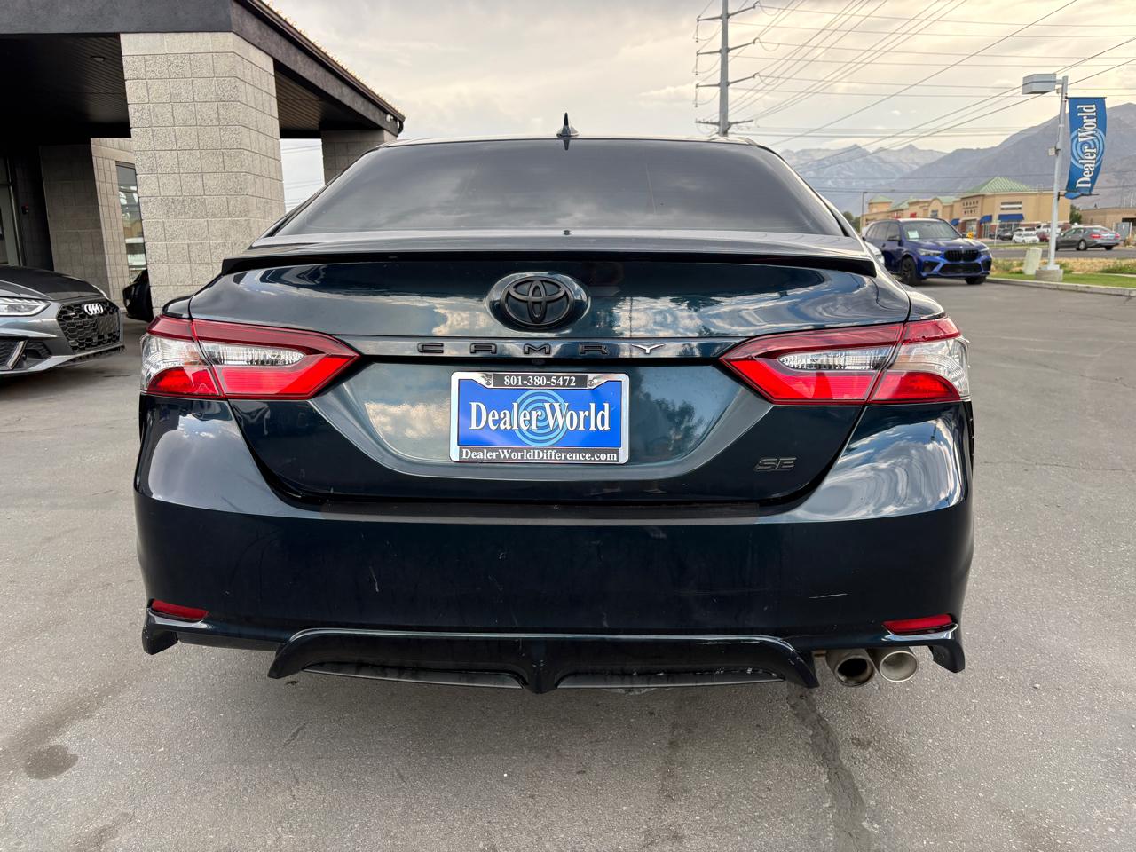 Toyota Camry SE Auto (Natl) 2021