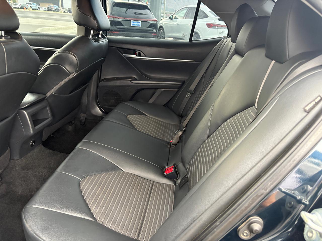 Toyota Camry SE Auto (Natl) 2021