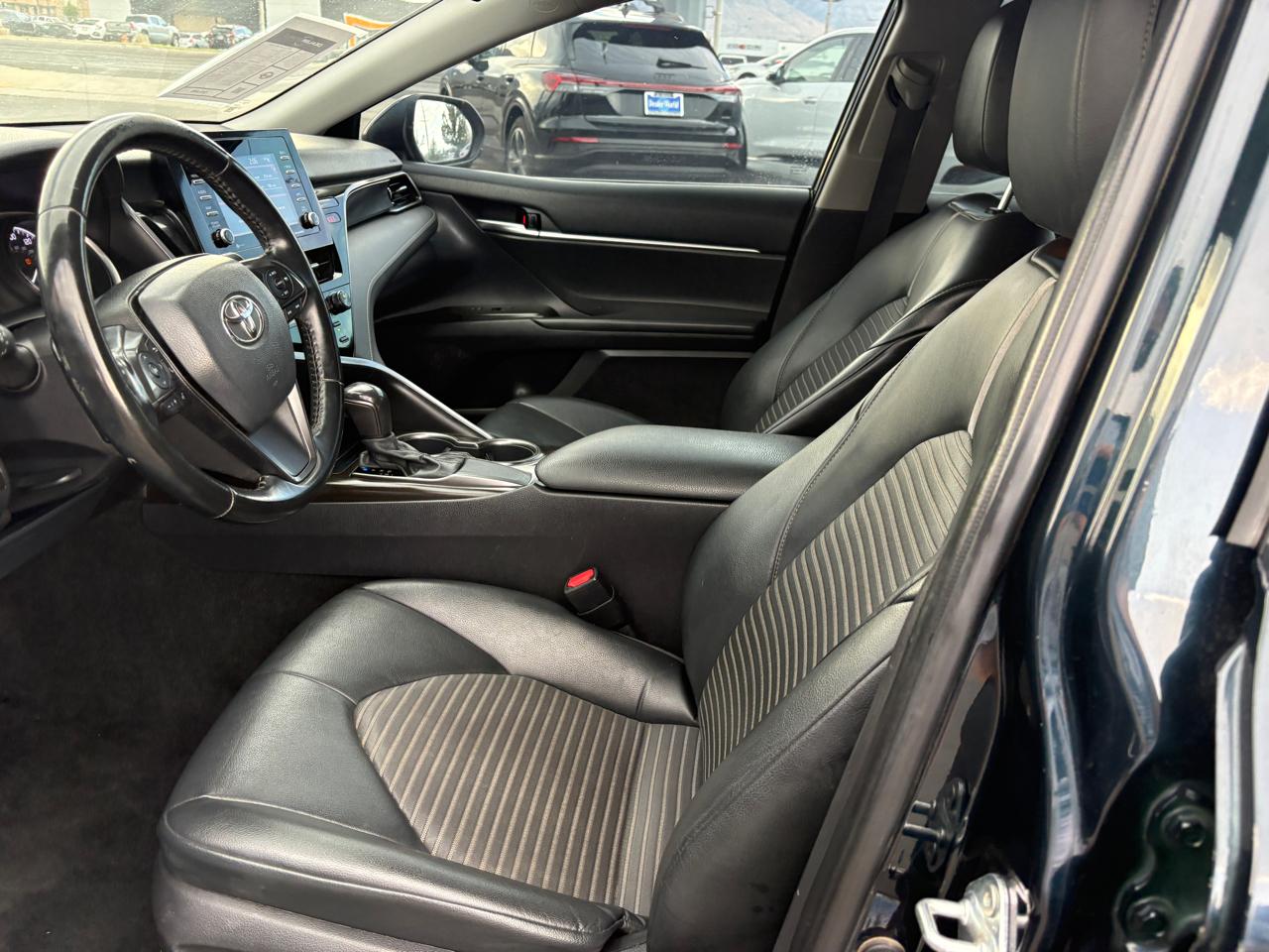 Toyota Camry SE Auto (Natl) 2021