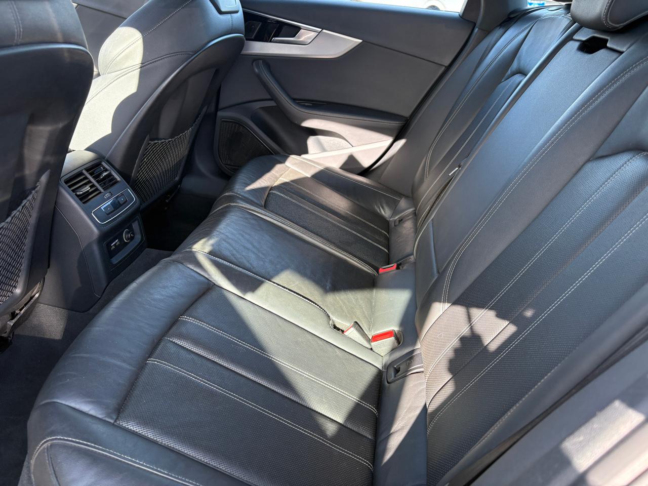 Audi A4 Sedan S line Premium Plus 45 TFSI quattro 2023