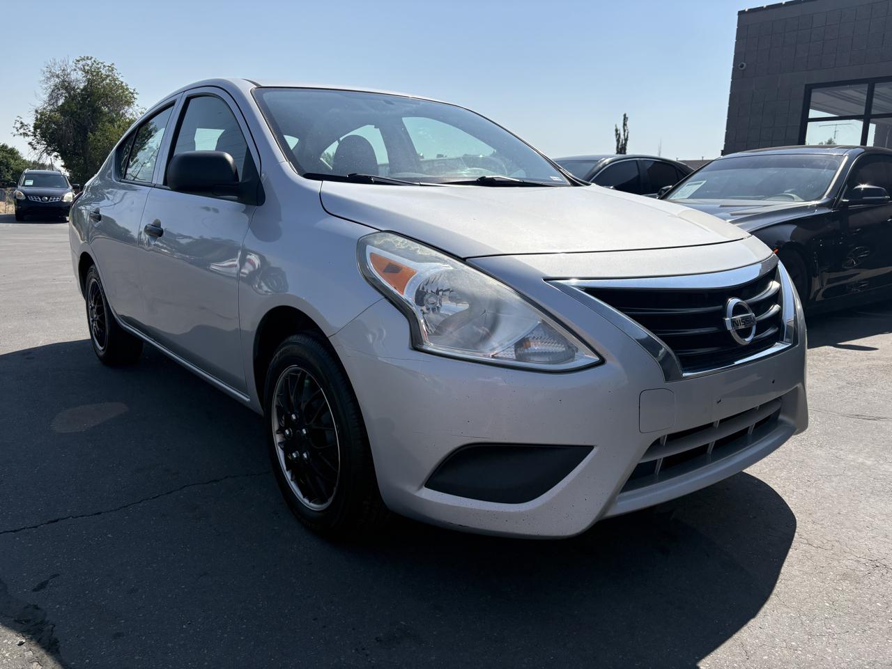 Nissan Versa 4dr Sdn CVT 1.6 S Plus 2015