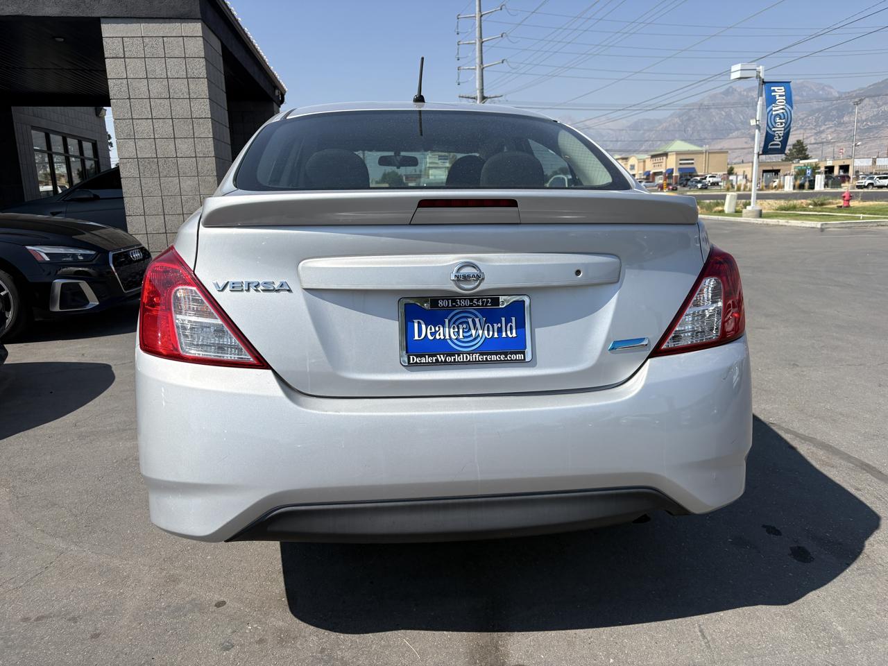Nissan Versa 4dr Sdn CVT 1.6 S Plus 2015