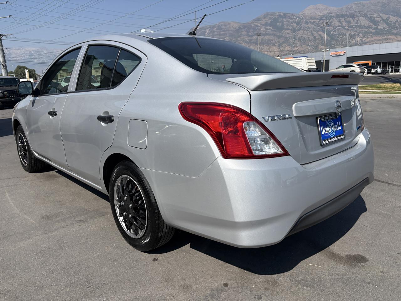 Nissan Versa 4dr Sdn CVT 1.6 S Plus 2015