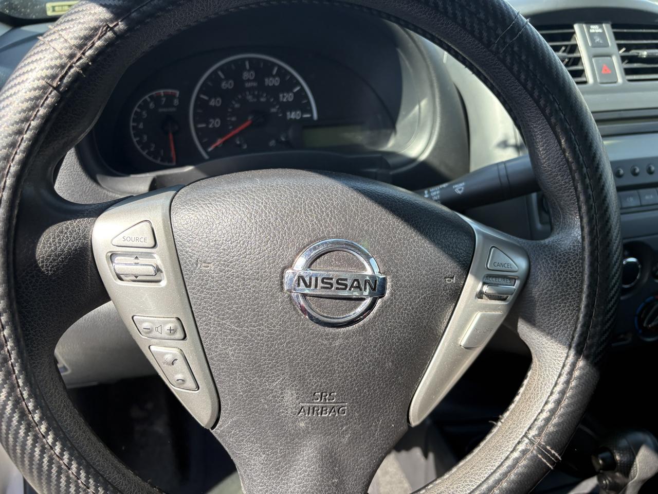 Nissan Versa 4dr Sdn CVT 1.6 S Plus 2015