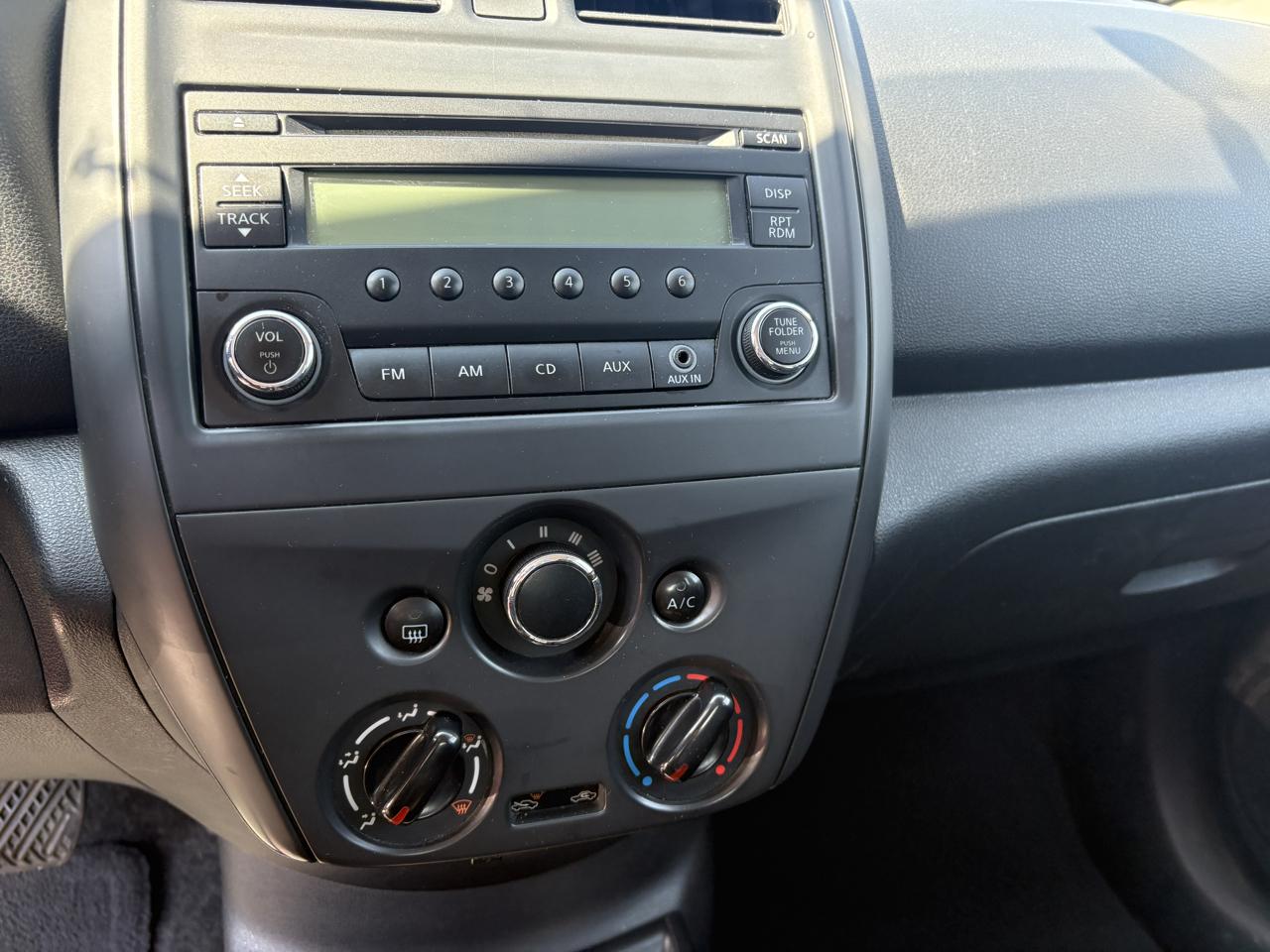 Nissan Versa 4dr Sdn CVT 1.6 S Plus 2015
