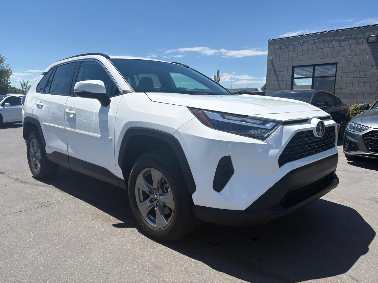 Toyota RAV4 Hybrid LE AWD (Natl) 2024