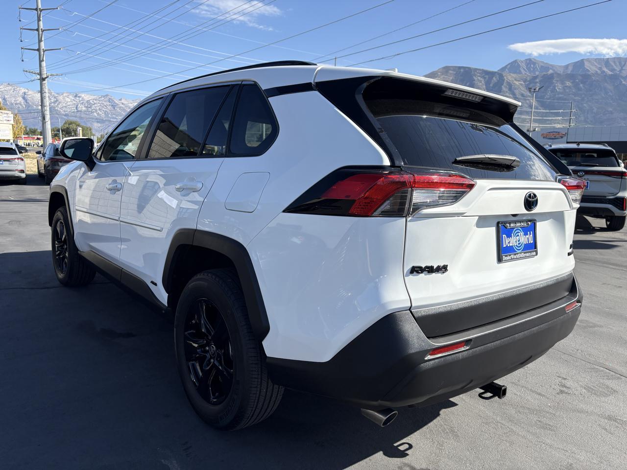 Toyota RAV4 Hybrid LE AWD (Natl) 2024