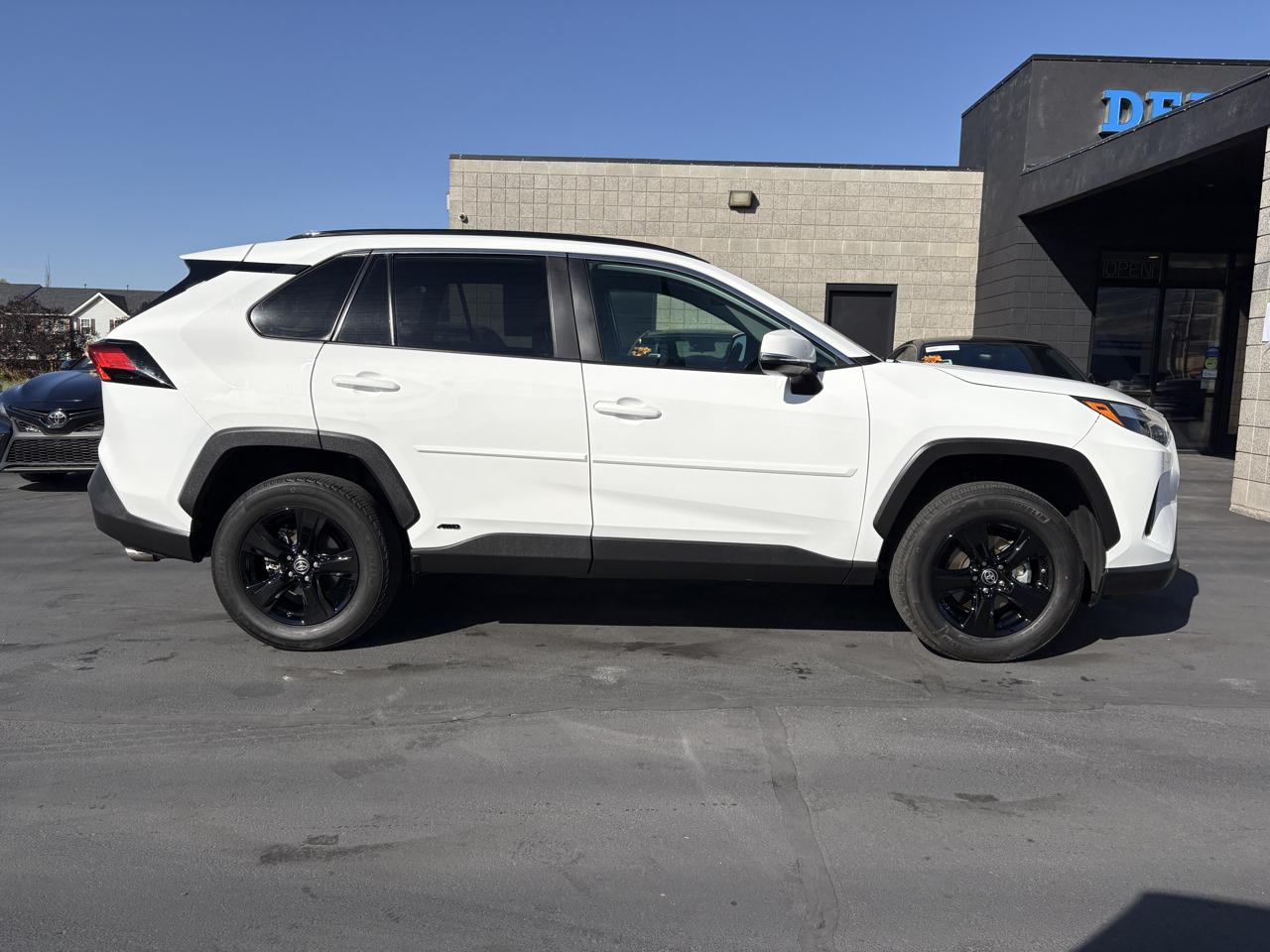 Toyota RAV4 Hybrid LE AWD (Natl) 2024