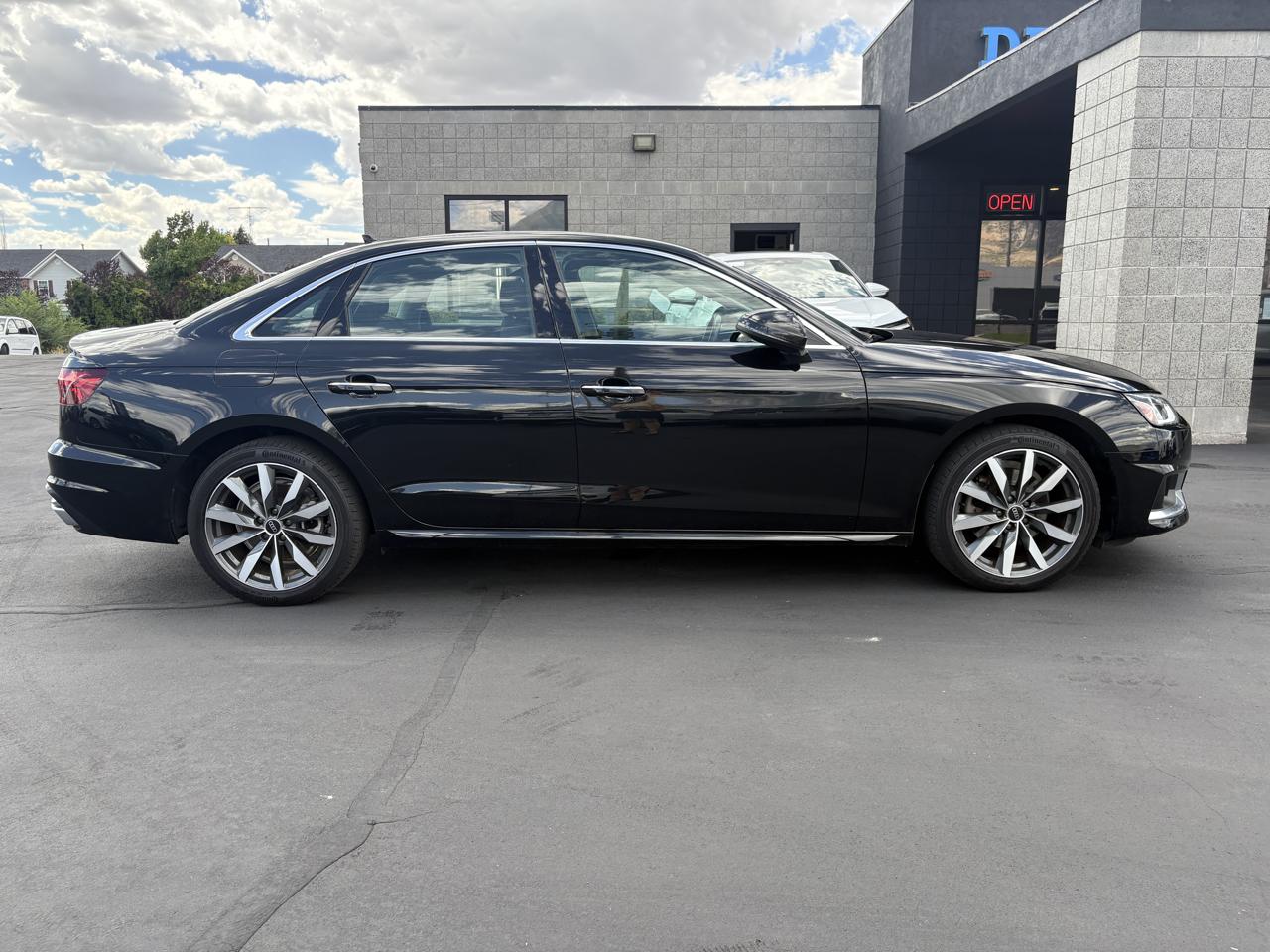 Audi A4 Sedan Premium 40 TFSI quattro 2023