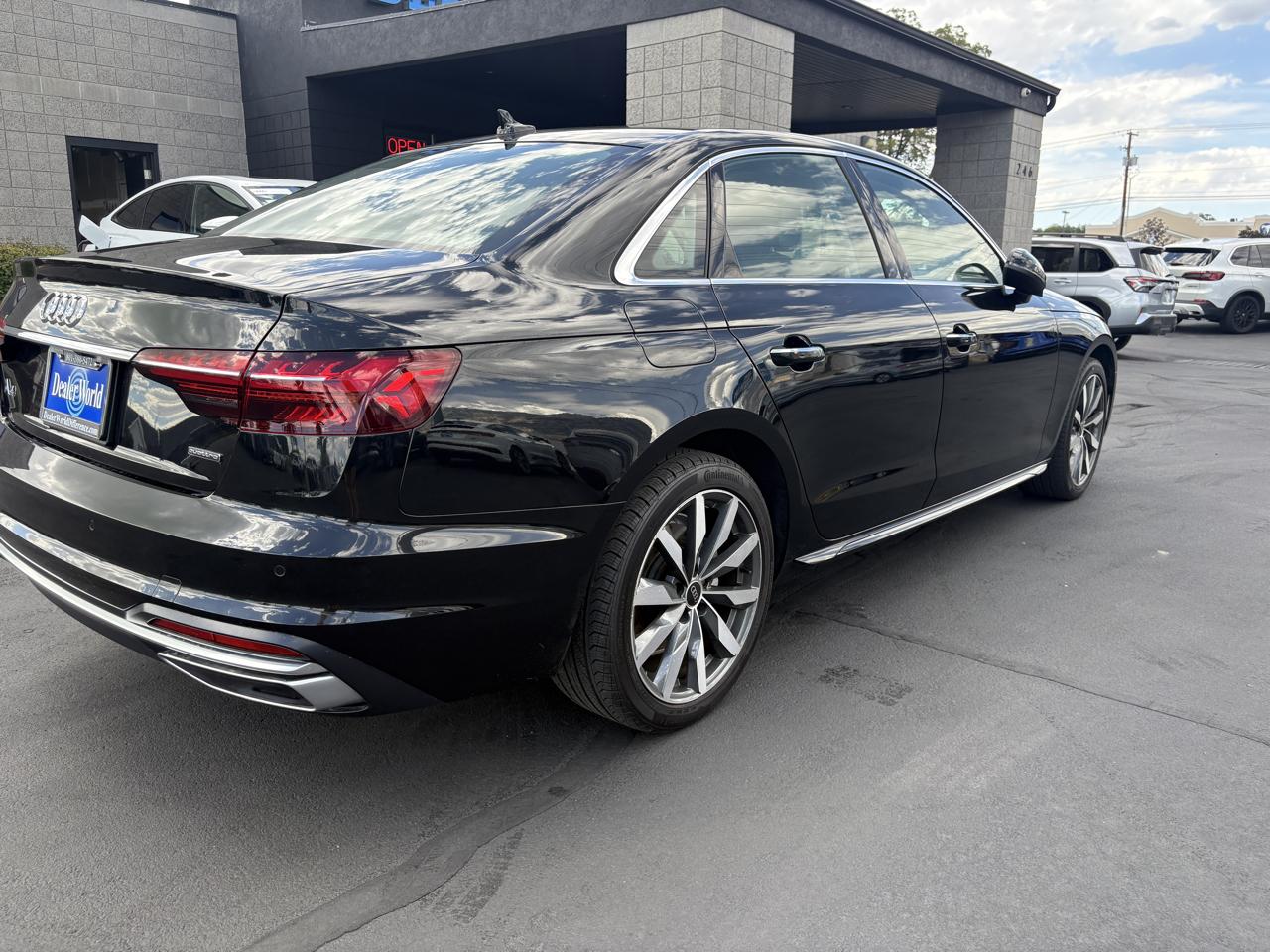 Audi A4 Sedan Premium 40 TFSI quattro 2023