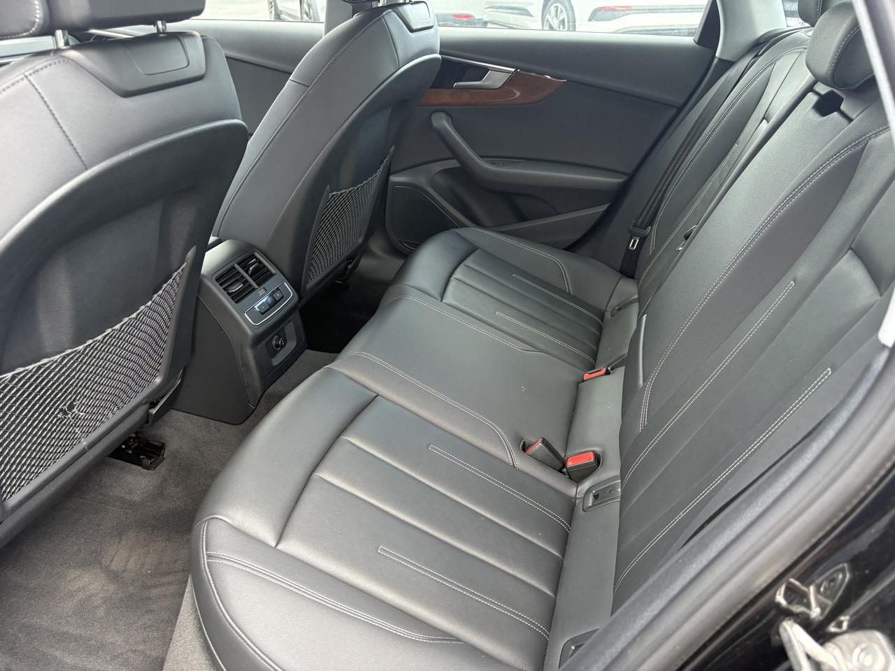 Audi A4 Sedan Premium 40 TFSI quattro 2023