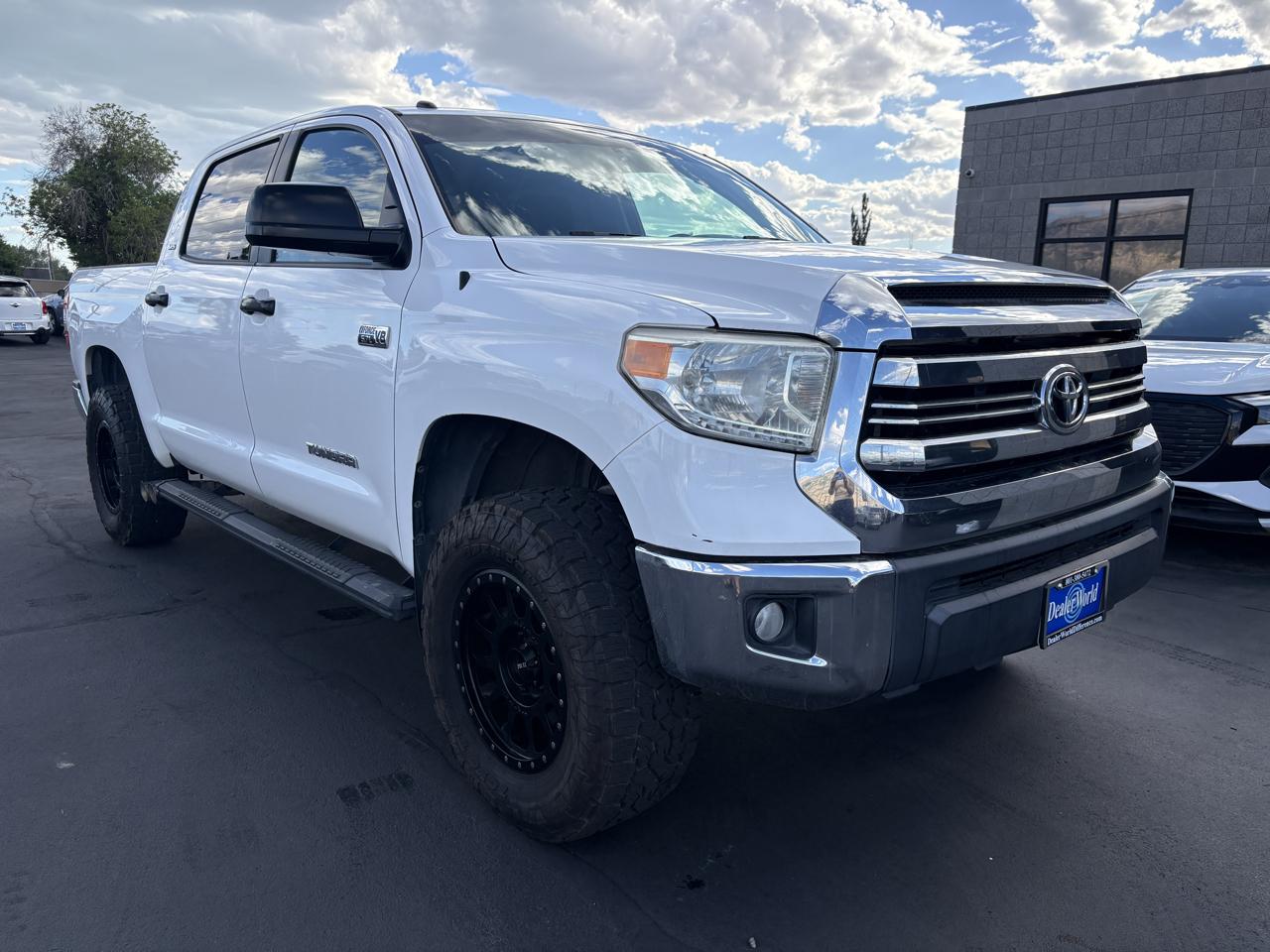 2017 Toyota Tundra 4WD SR5 CrewMax 5.5' Bed 5.7L (Natl)