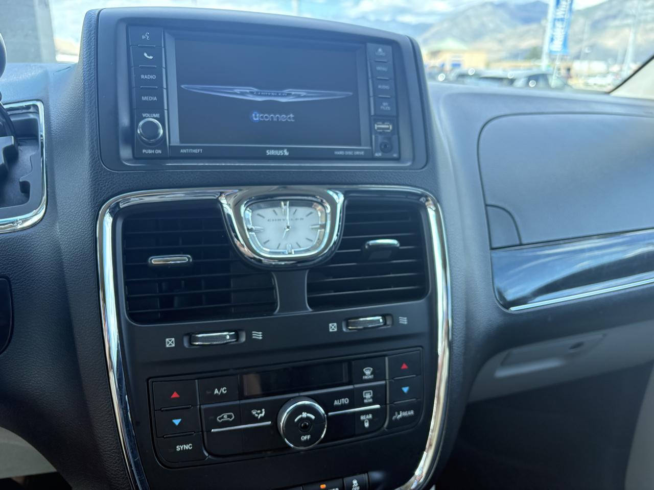 Chrysler Town & Country 4dr Wgn Touring 2014