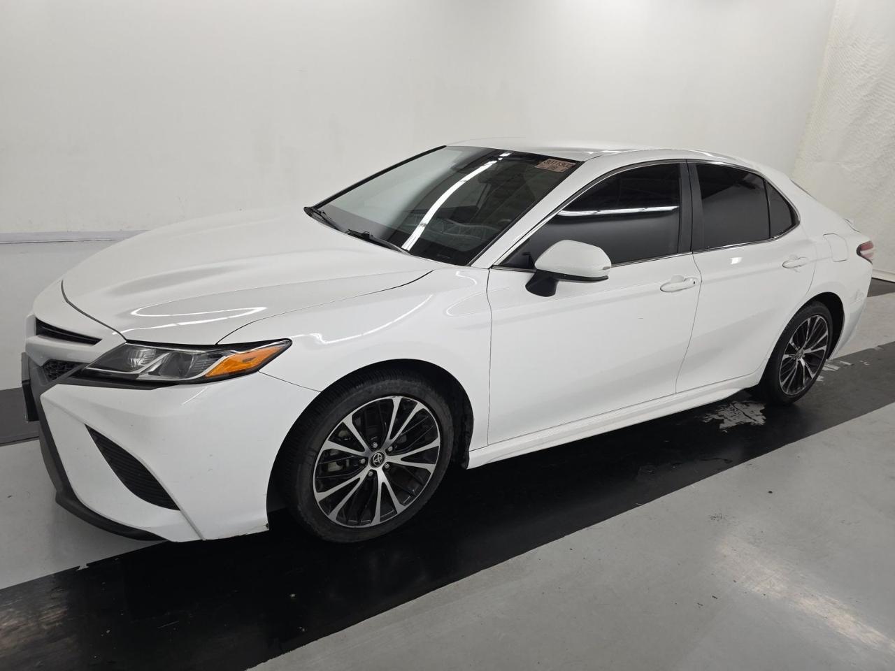 Toyota Camry SE Auto (Natl) 2020