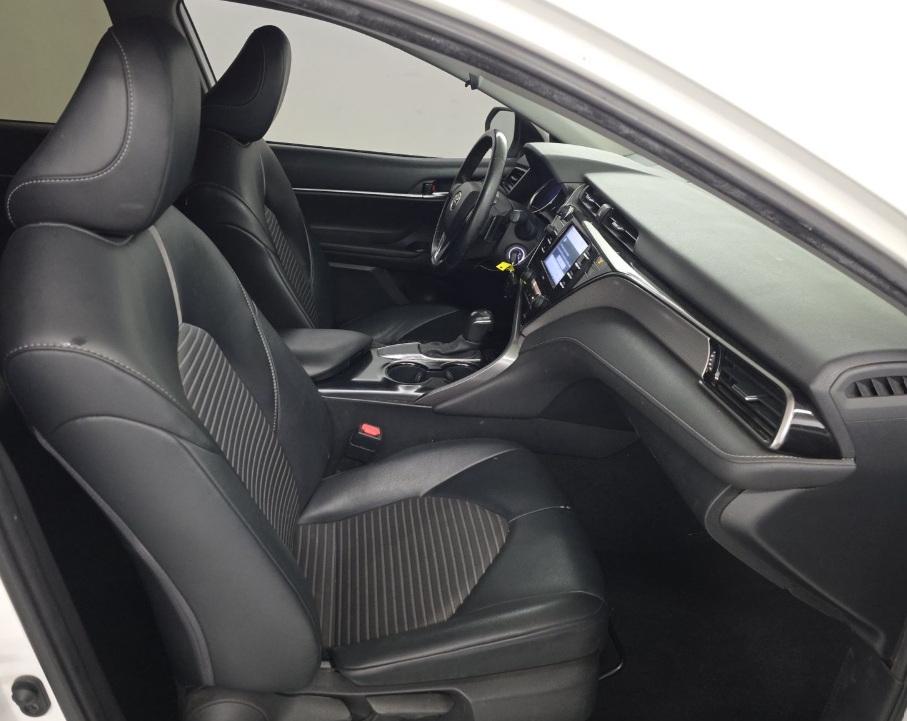 Toyota Camry SE Auto (Natl) 2020