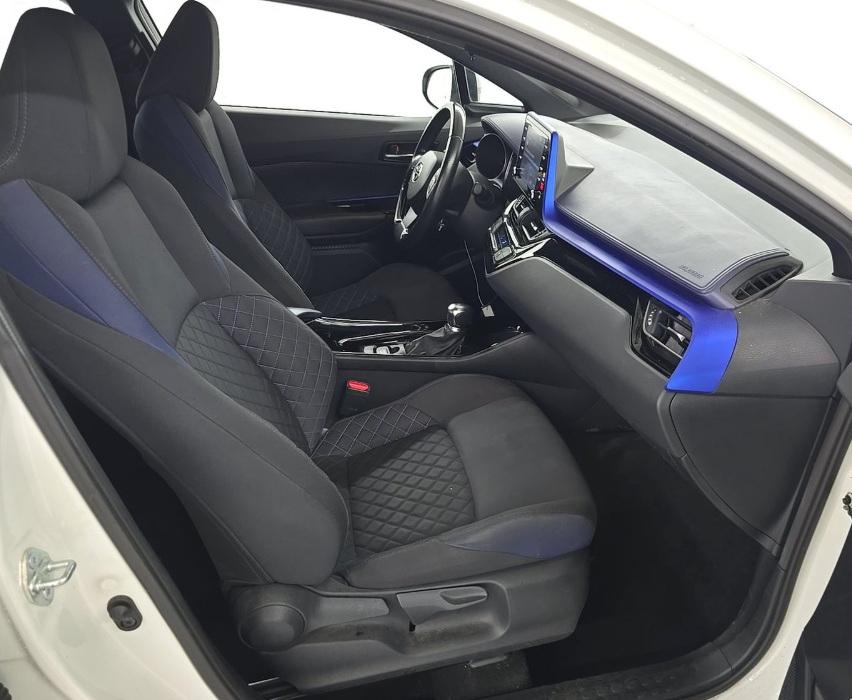 Toyota C-HR Nightshade FWD (Natl) 2021