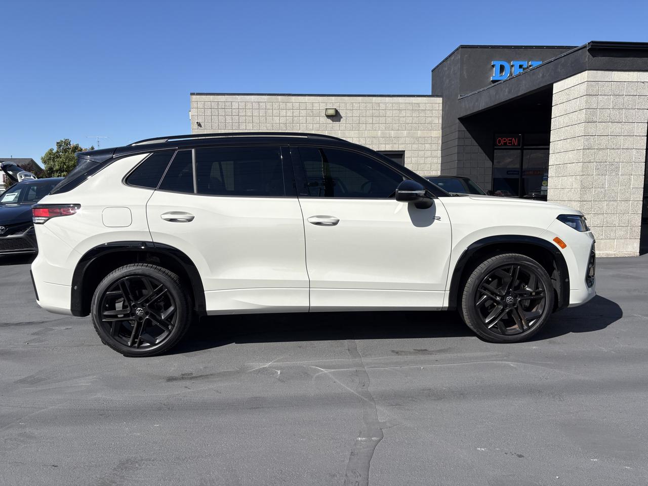 Volkswagen Tiguan 2.0T SE R-Line Black 4MOTION 2025