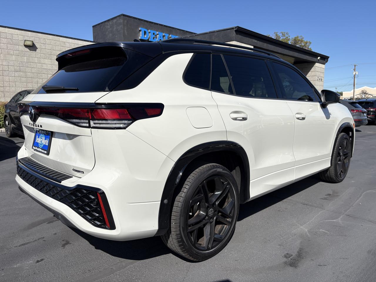 Volkswagen Tiguan 2.0T SE R-Line Black 4MOTION 2025