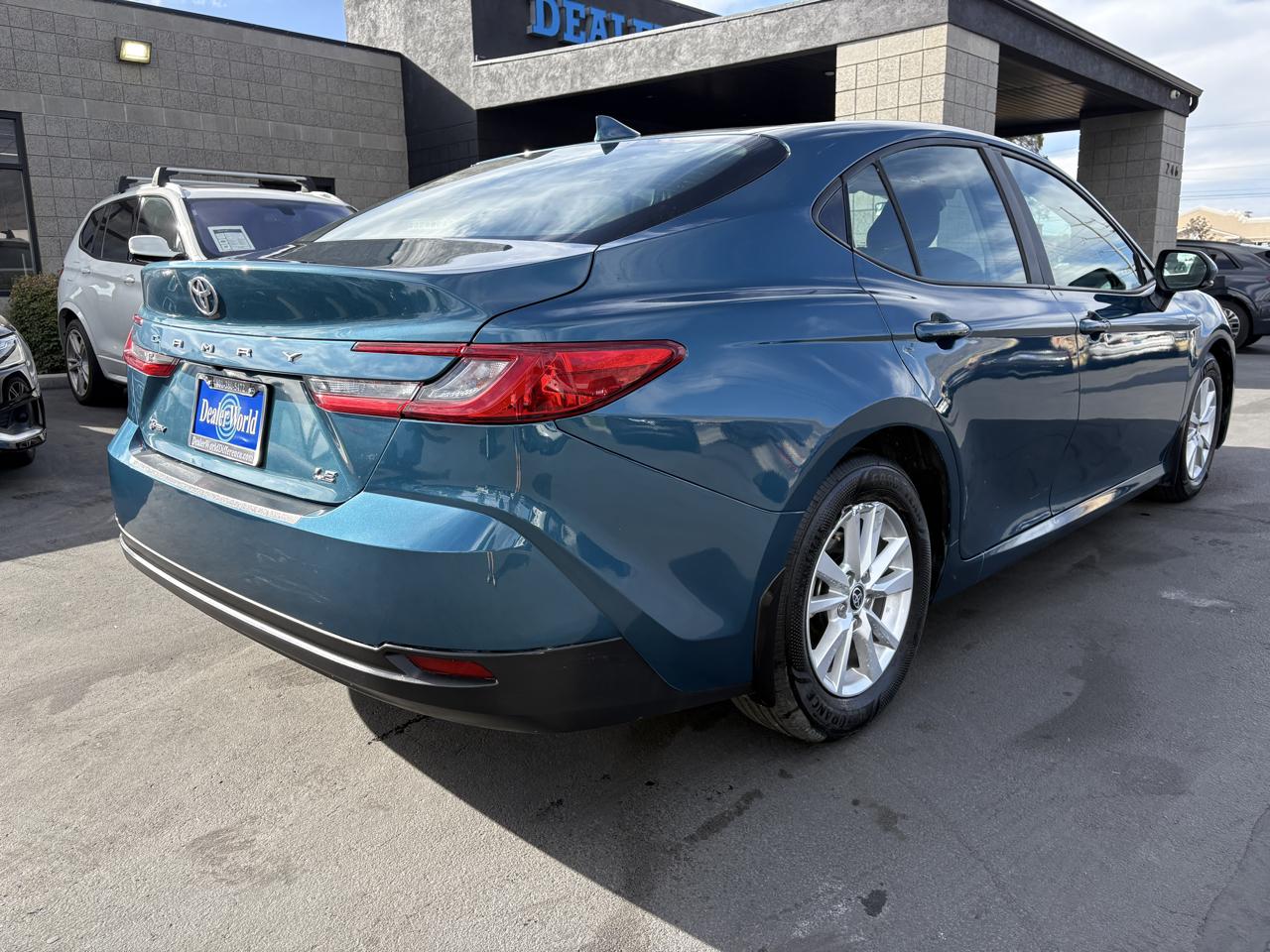 Toyota Camry LE (Natl) 2025