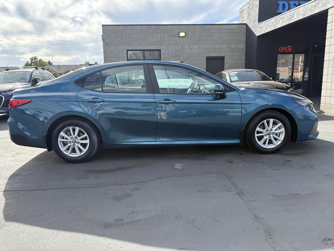 Toyota Camry LE (Natl) 2025