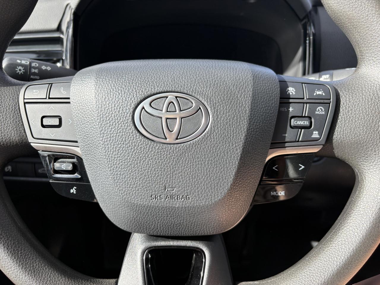 Toyota Camry LE (Natl) 2025
