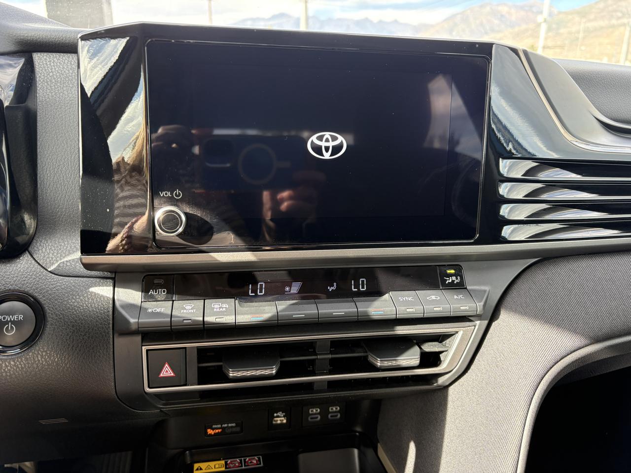 Toyota Camry LE (Natl) 2025