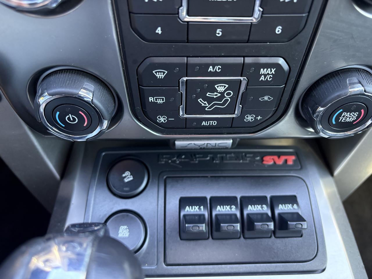 Ford F-150 4WD SuperCrew 145" SVT Raptor 2014
