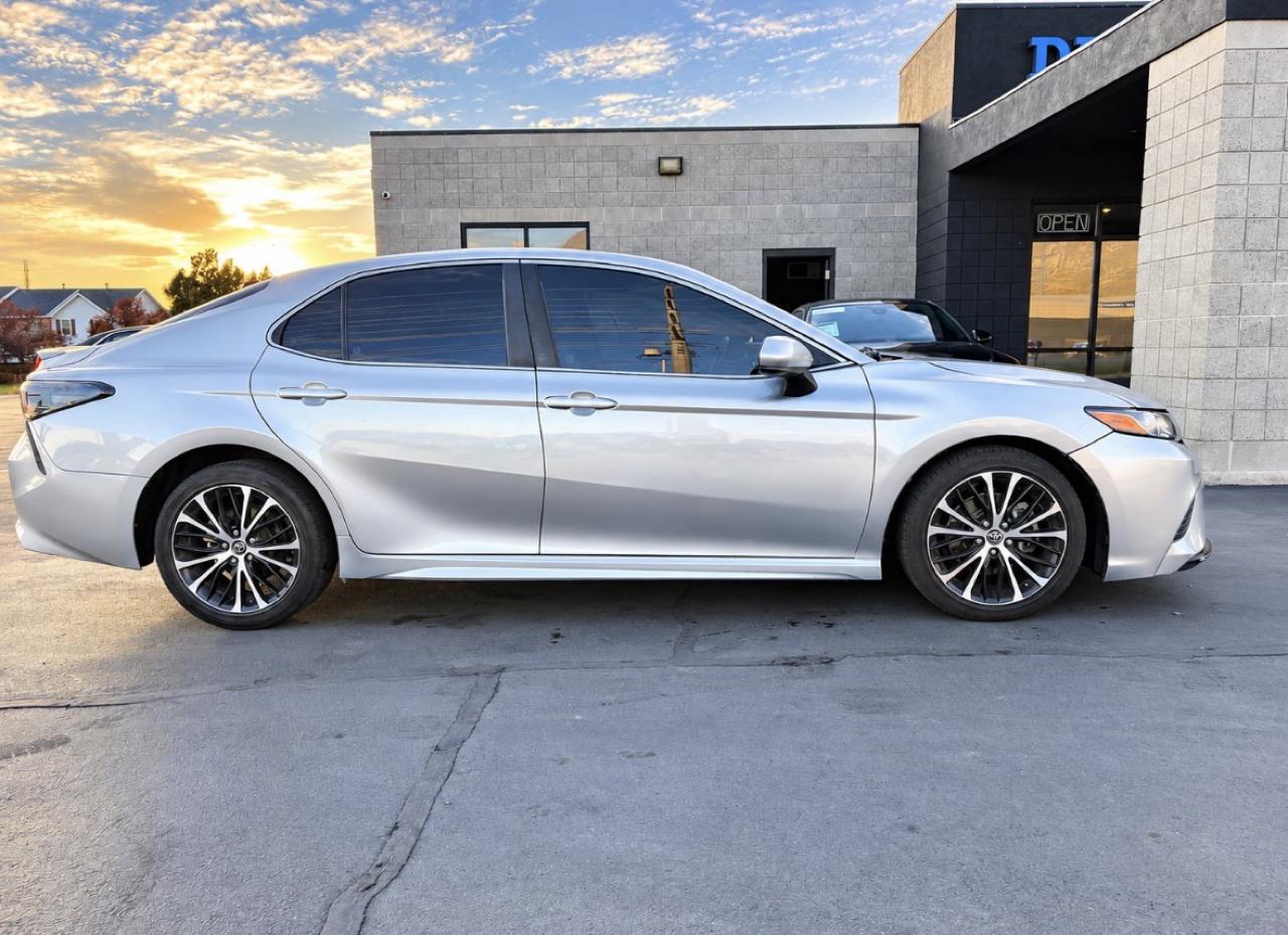 Toyota Camry SE Auto (Natl) 2018