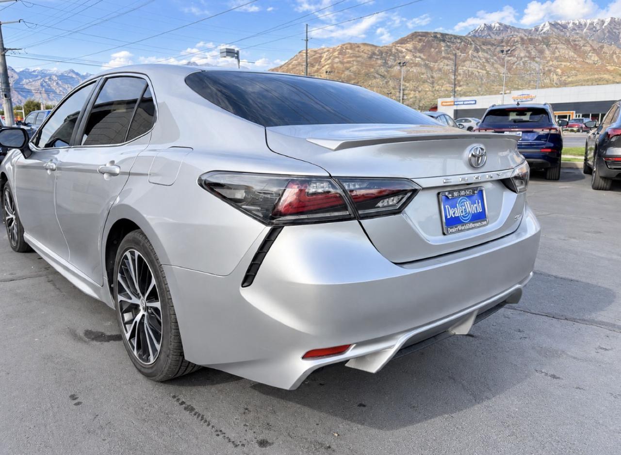 Toyota Camry SE Auto (Natl) 2018