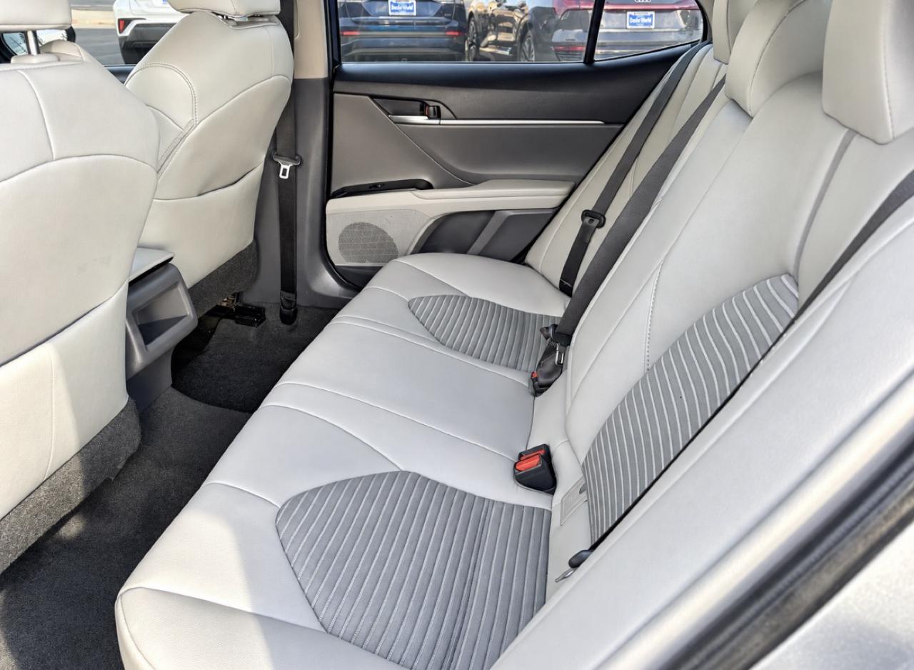 Toyota Camry SE Auto (Natl) 2018