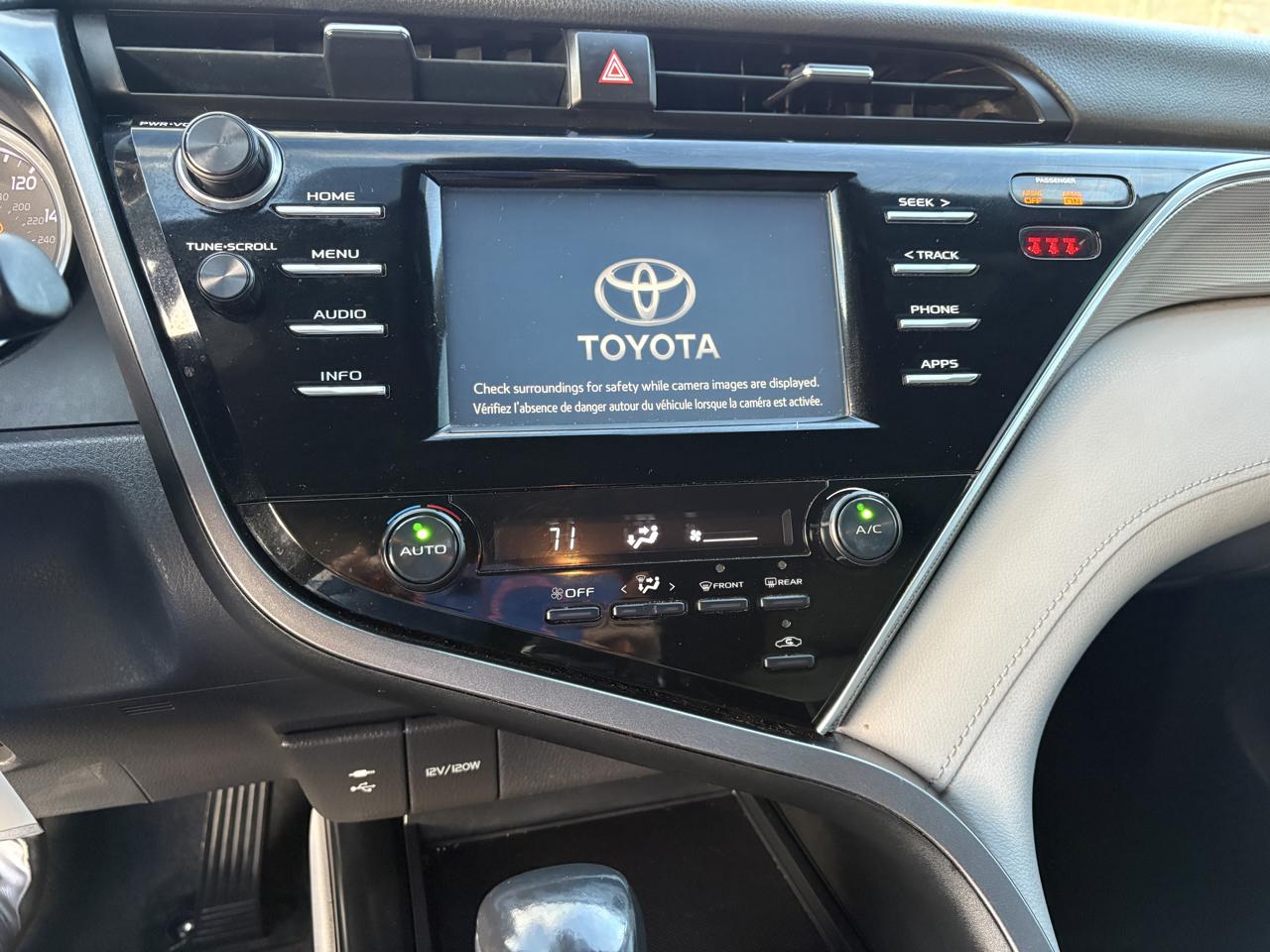 Toyota Camry SE Auto (Natl) 2018