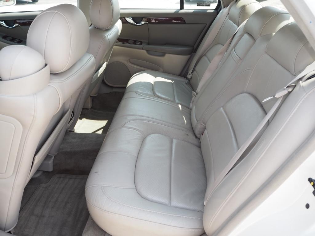 Cadillac DeVille DTS 2000