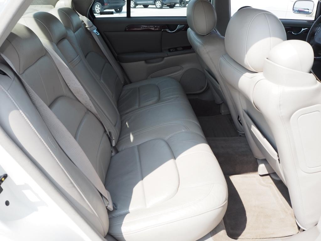 Cadillac DeVille DTS 2000