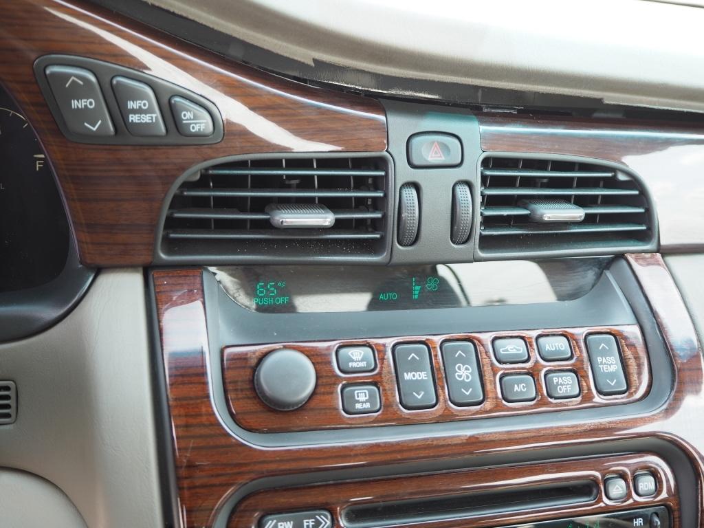 Cadillac DeVille DTS 2000